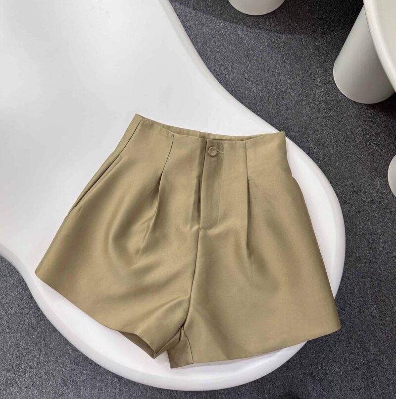 Versatile tailored high waist short