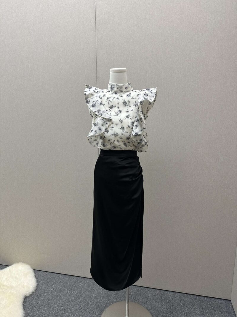 Floral ruffle top