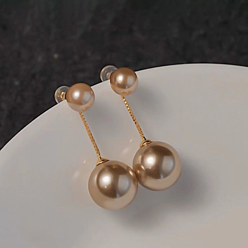 SKY CAT PEARL EARRINGS